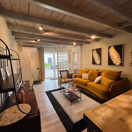 アパート Center パランガ